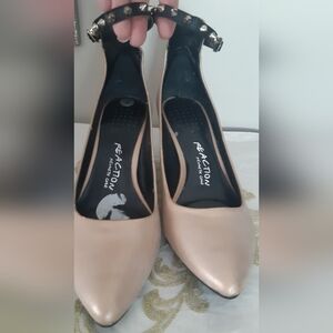 "FREE WITH PURCHASE" Women's Size 8 Kenneth Cole Ballet Baddie Style Heels